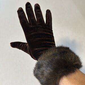 Fashion Brown Faux Velvet and Faux Fur Gloves One Size
